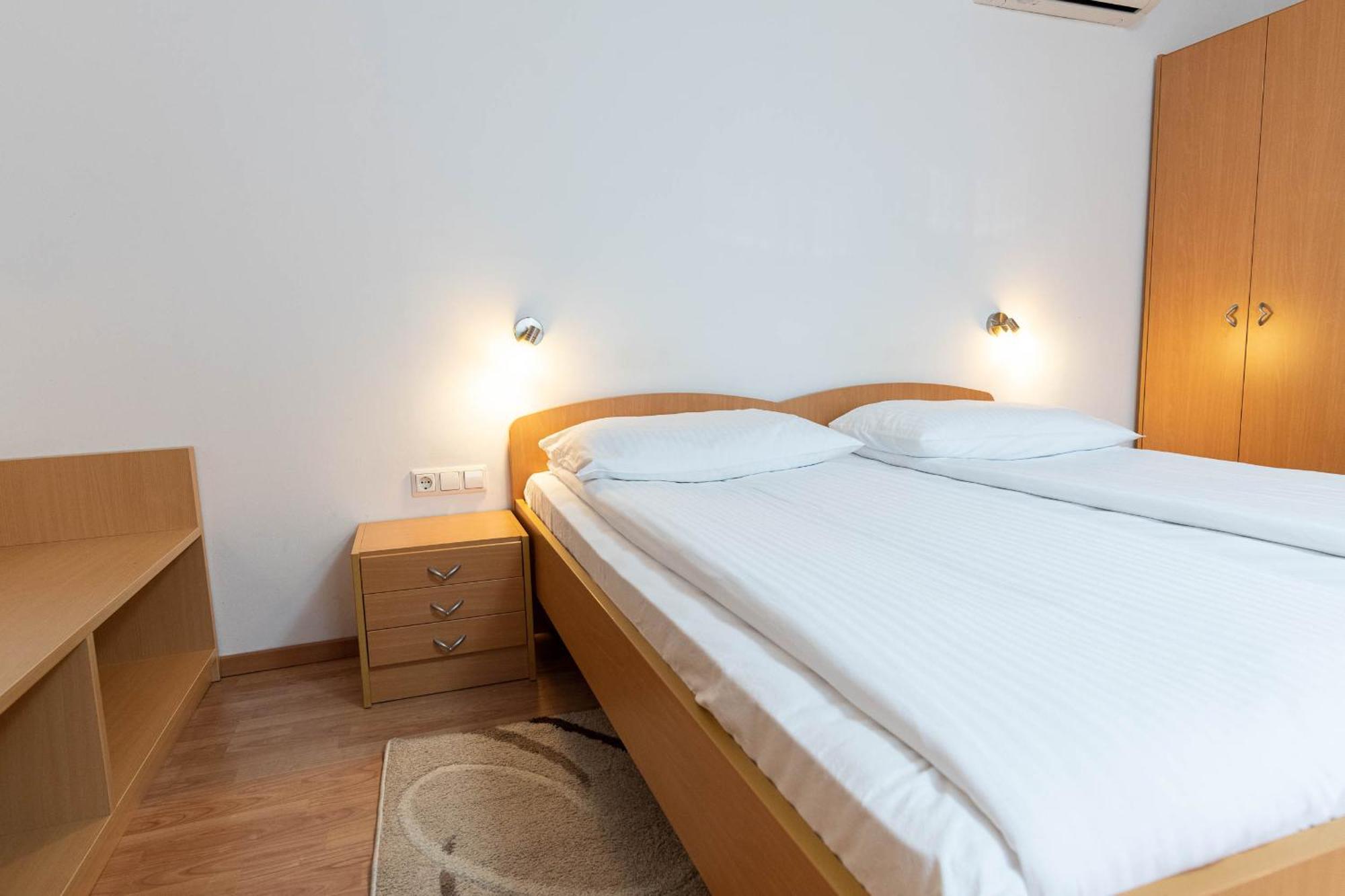 Apartmaji In Sobe Ramar Straza ภายนอก รูปภาพ