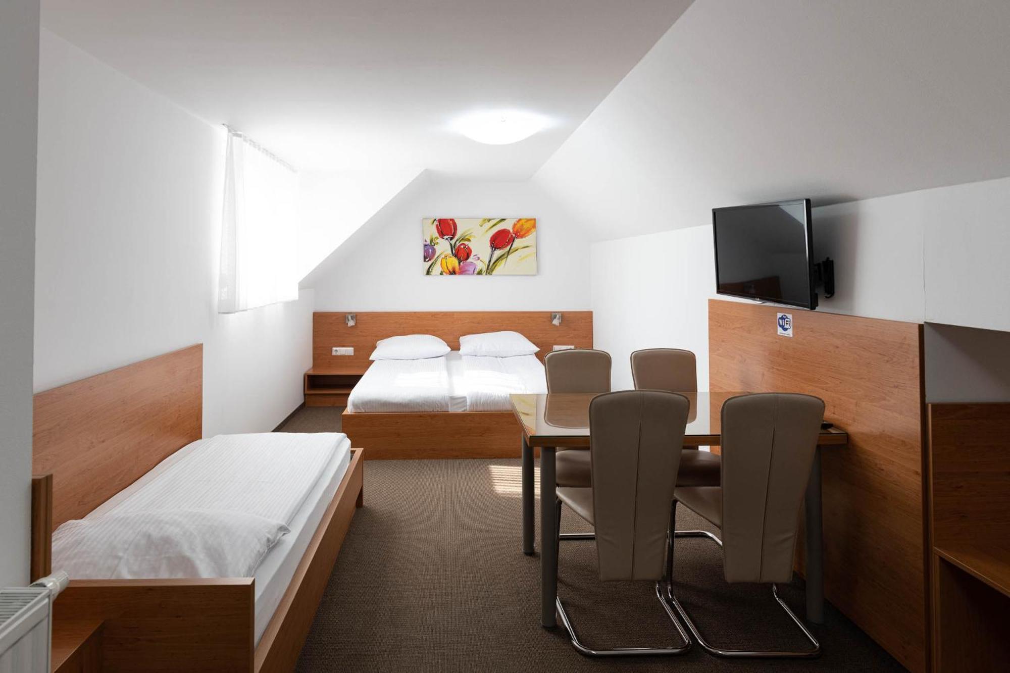 Apartmaji In Sobe Ramar Straza ภายนอก รูปภาพ
