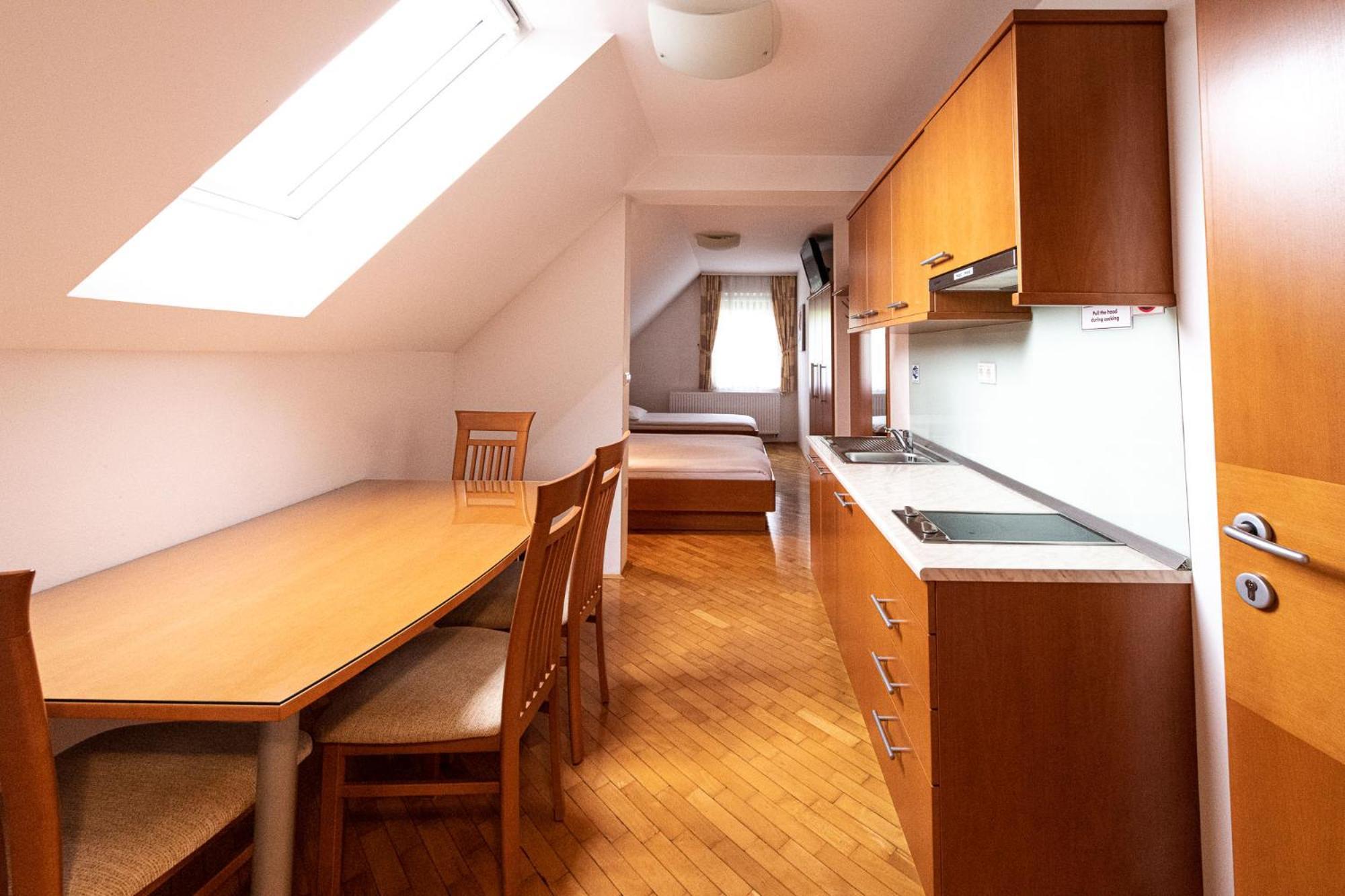 Apartmaji In Sobe Ramar Straza ภายนอก รูปภาพ