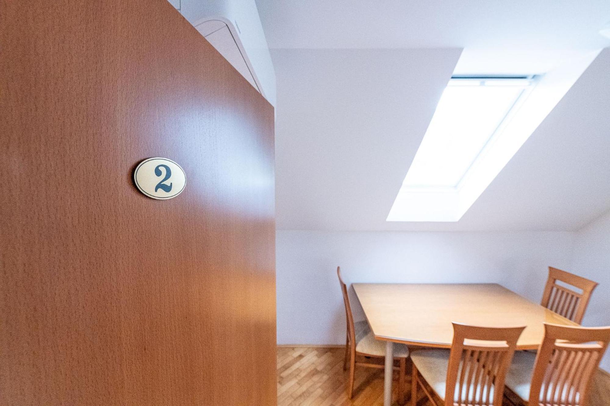 Apartmaji In Sobe Ramar Straza ภายนอก รูปภาพ